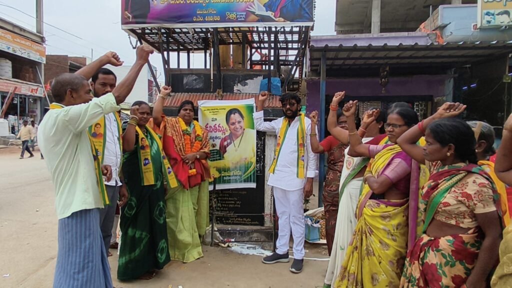 కల్వకుంట్ల కవితకు పాలాభిషేకం: తెలంగాణ మాధవక్క మునుగోడు నియోజకవర్గం ఇంచార్జ్ 