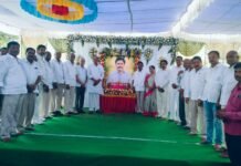 పల్లా సుధీర్ రెడ్డి దశదిన కార్యక్రమంలో పాల్గొన్న శాసనమండలి చైర్మన్ గుత్తా సుఖేందర్ రెడ్డి, మాజీ మున్సిపల్ చైర్మన్ వడ్త్యా దేవేందర్ నాయక్