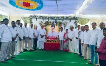 పల్లా సుధీర్ రెడ్డి దశదిన కార్యక్రమంలో పాల్గొన్న శాసనమండలి చైర్మన్ గుత్తా సుఖేందర్ రెడ్డి, మాజీ మున్సిపల్ చైర్మన్ వడ్త్యా దేవేందర్ నాయక్