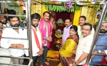 దిల్సుఖ్నగర్ కనకదుర్గా అమ్మవారిని దర్శించుకున్న ఎమ్మెల్యే సుధీర్ రెడ్డి